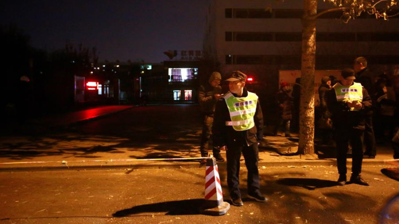 Agentes de policía en Beijing (China) en una foto de 2017. EFE/ How Hwee Young