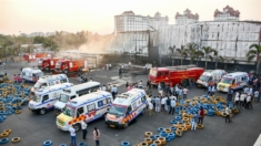 Incendio en un complejo de juegos causa al menos 25 muertos en India