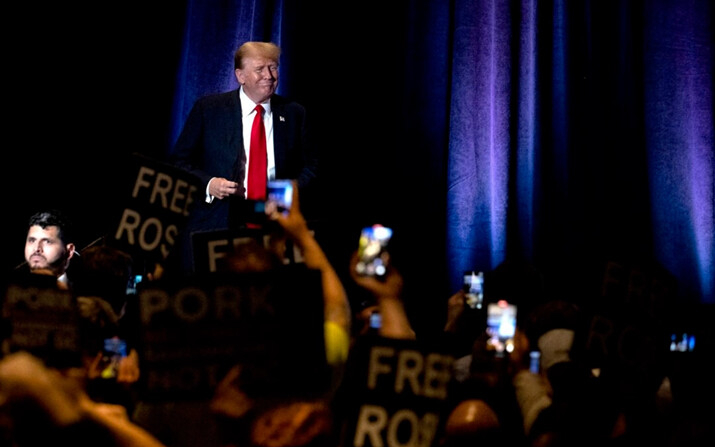 El expresidente y candidato presidencial republicano, Donald Trump, llega a la Convención Nacional Libertaria, en Washington, el 25 de mayo de 2024. (Jim Watson/AFP vía Getty Images)

