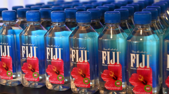 Fiji Water en el Film Independent Spirit Awards Nominee Brunch en el Hotel Casa del Mar en Santa Mónica, California, el 6 de enero de 2024. (Jon Kopaloff/Getty Images for Film Independent Spirit Awards Nominee Brunch)