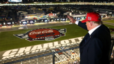 Trump asiste a la Coca-Cola 600 de la NASCAR en el Charlotte Motor Speedway