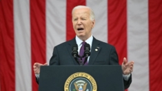 Biden rinde homenaje a soldados estadounidenses caídos en su discurso del Día de la Recordación
