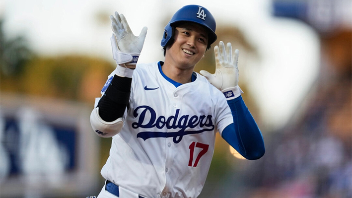 Shohei Ohtani, de los Dodgers de Los Ángeles, rodea las bases tras batear un jonrón contra los Marlins de Miami, en Los Ángeles, el 6 de mayo de 2024. (Ashley Landis/Foto AP)
