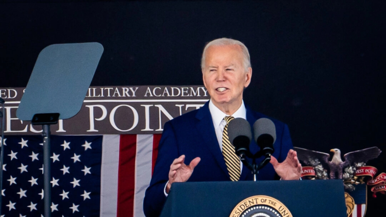 El presidente Joe Biden habla en la Academia Militar de EE.UU. en West Point, estado de Nueva York, el 25 de mayo de 2024. (Madalina Vasiliu/The Epoch Times)