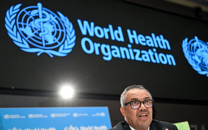 El jefe de la Organización Mundial de la Salud (OMS), Tedros Adhanom Ghebreyesus, en una conferencia de prensa sobre el 75 aniversario de la Organización Mundial de la Salud, en Ginebra, Suiza, el 6 de abril de 2023. (Fabrice Coffrini/AFP vía Getty Images)