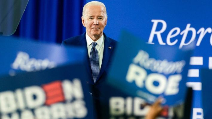 El presidente Joe Biden habla durante una visita de campaña en el campus Dale Mabry del Hillsborough Community College en Tampa, Florida, el 23 de abril de 2024. (Joe Raedle/Getty Images)