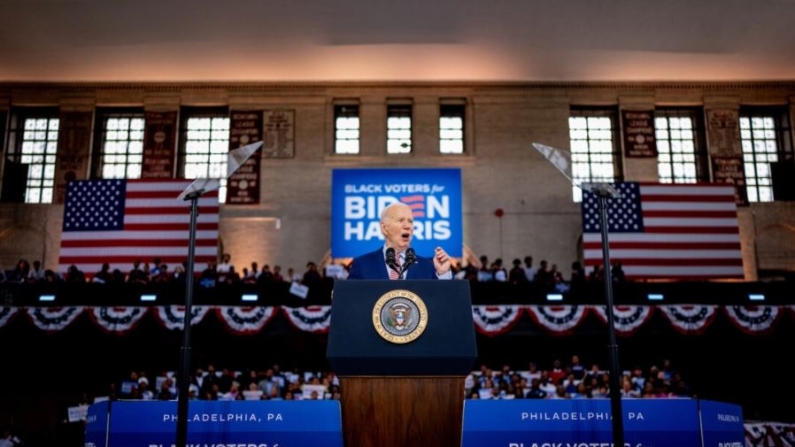 El presidente de Estados Unidos, Joe Biden, habla durante un mitin de campaña en el Girard College de Filadelfia, Pensilvania, el 29 de mayo de 2024. (Andrew Harnik/Getty Images)
