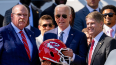 Biden recibe a los Chiefs como ganadores del Super Bowl