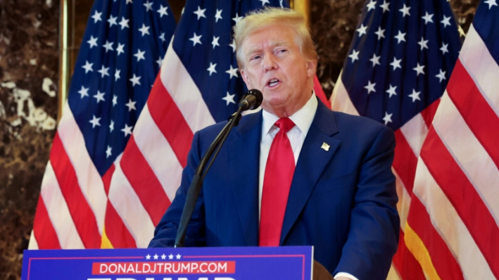 El expresidente Donald Trump ofrece una rueda de prensa tras el veredicto de su juicio en Nueva York en la Torre Trump de Nueva York el 31 de mayo de 2024. (Spencer Platt/Getty Images)