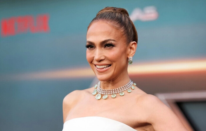 Jennifer Lopez asiste al estreno de la película «Atlas» en el Egyptian Theatre de Hollywood, Los Ángeles, el 20 de mayo de 2024. (Mario Anzuoni/Reuters)