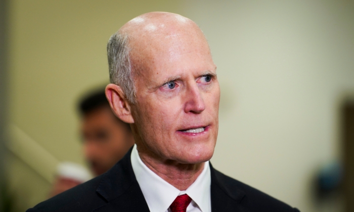 El senador Rick Scott (R-Fla.) habla durante una rueda de prensa en el Capitolio de EE.UU. en Washington el 11 de julio de 2023. (Madalina Vasiliu/The Epoch Times)

