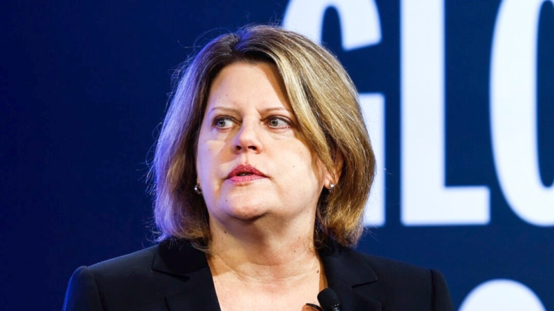 La editora ejecutiva del Washington Post, Sally Buzbee, habla durante la Cumbre Mundial de Mujeres del Washington Post en la sede del periódico en Washington, D.C., el 15 de noviembre de 2022. (Anna Moneymaker/Getty Images)