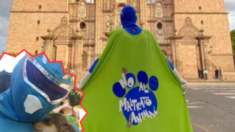 Superhéroe mexicano rescata perritos de la calle: «Venimos a la Tierra a servir»