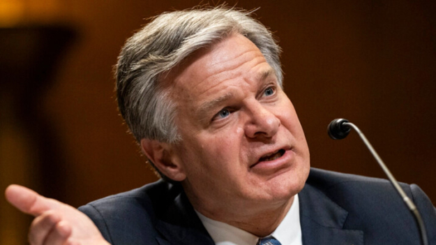 Procesan a hombre de Georgia por supuestas amenazas online al Dir. del FBI, Christopher Wray