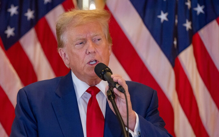 El expresidente y candidato presidencial republicano Donald Trump habla durante una rueda de prensa en la Torre Trump, en Nueva York, el 31 de mayo de 2024. (David Dee Delgado/Getty Images)
