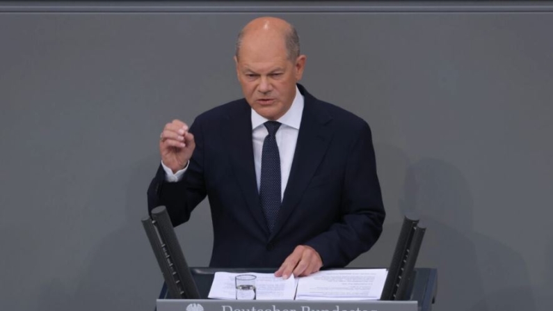 El canciller alemán Olaf Scholz en el Bundestag en Berlín, Alemania, el 6 de junio de 2024. (Sean Gallup/Getty Images)