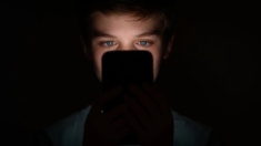 La adicción a Internet en adolescentes puede afectar negativamente la función cerebral: Estudio