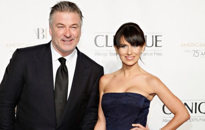 Alec Baldwin y su esposa Hilaria Baldwin asisten a la gala de otoño de la noche inaugural del American Ballet Theatre 2014 en el Teatro David H. Koch del Lincoln Center en Nueva York el 22 de octubre de 2014. (Cindy Ord/Getty Images)