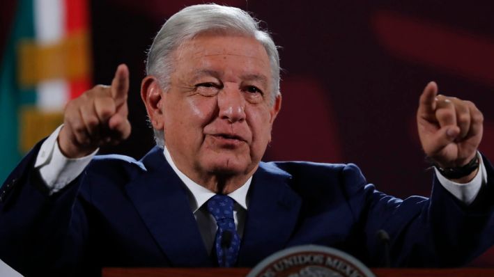 El presidente de México, Andrés Manuel López Obrador, habla durante su rueda de prensa en el Palacio Nacional, en Ciudad de México, México, el 7 de junio de 2024. (EFE/ Mario Guzmán)
