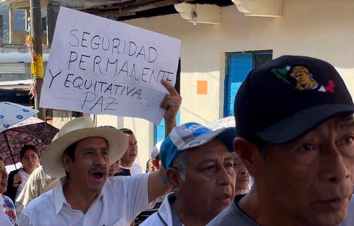 Fotografía de archivo de una marcha de indígenas mayas choles para exigir mayor seguridad. (EFE/ Carlos López)