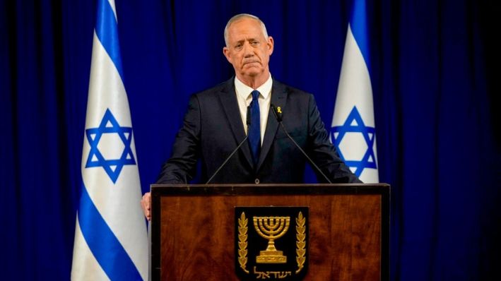 Benny Gantz, miembro del gabinete de Guerra de tres miembros de Israel, pronuncia una declaración en Ramat Gan, Israel, el 9 de junio de 2024. (Ohad Zwigenberg/Foto AP)