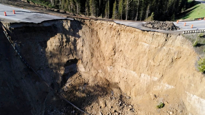 La carretera Teton Pass de Wyoming se ve después del colapso el 8 de junio de 2024. (Departamento de Transporte de Wyoming)