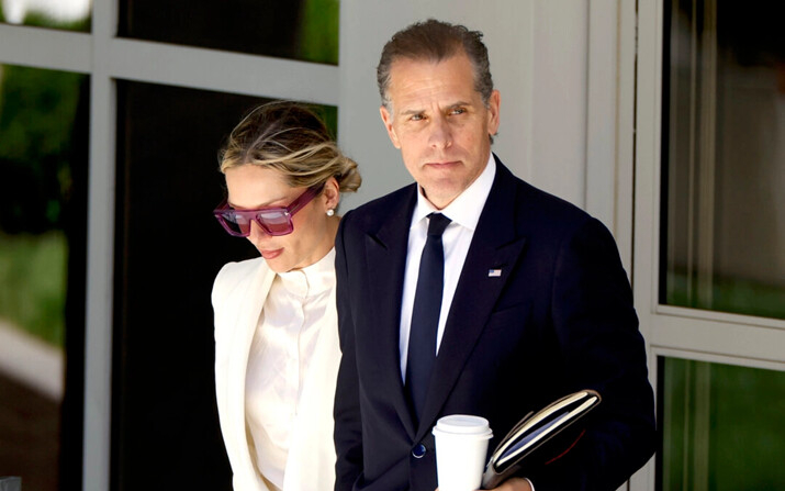 Hunter Biden, hijo del presidente Joe Biden, y su esposa Melissa Cohen Biden, abandonan el edificio federal J. Caleb Boggs, en Wilmington, Delaware, el 7 de junio de 2024. (Kevin Dietsch/Getty Images)
