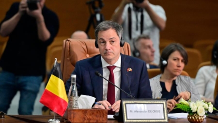 Dimite primer ministro belga tras malos resultados de su partido