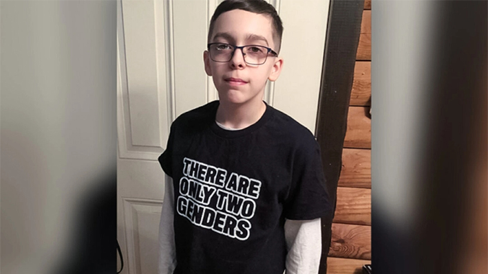 Liam Morrison, el estudiante al que se prohibió llevar a clase una camiseta con la leyenda "dos géneros", en una imagen de archivo. (Cortesía de Alliance Defending Freedom)