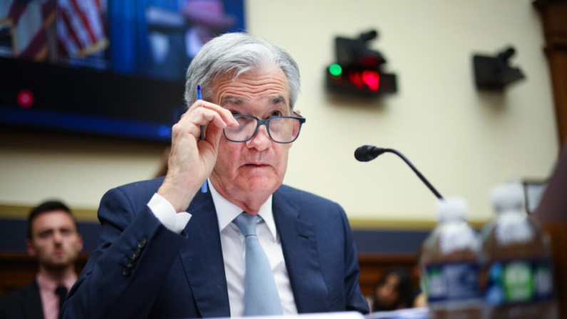 Jerome Powell, presidente de la Junta de Gobernadores del Sistema de la Reserva Federal, testifica ante el Comité de Servicios Financieros de la Cámara de Representantes en Washington el 23 de junio de 2022. (Win McNamee/Getty Images)
