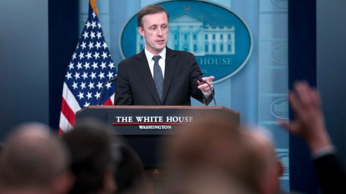 El asesor de seguridad nacional, Jake Sullivan, responde preguntas durante la rueda de prensa diaria en la Casa Blanca, el 13 de mayo de 2024. (Win McNamee/Getty Images)