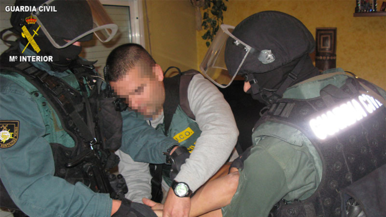 Imagen de archivo de la Guardia Civil realizando una detención. Foto: Guardia Civil