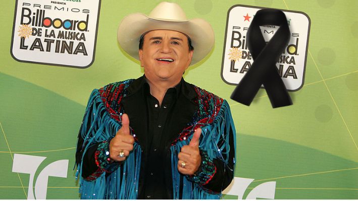 Johnny Canales posa en el backstage de los Premios Billboard de la Música Latina 2005 en el Miami Arena, el 28 de abril de 2005 en Miami, Florida. (Paul Hawthorne/Getty Images)