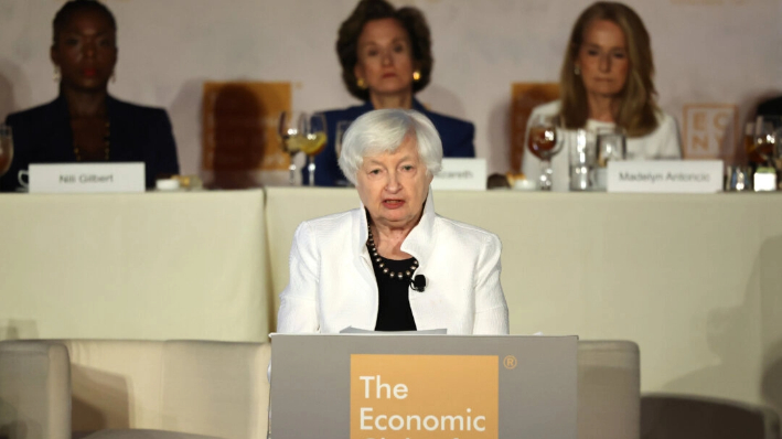 La secretaria del Tesoro, Janet Yellen, habla durante un evento del Club Económico de Nueva York el 13 de junio de 2024. (Michael M. Santiago/Getty Images)