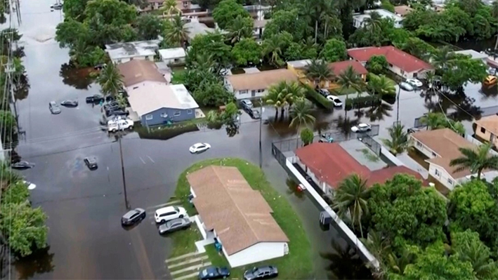 Esta vista aérea tomada de video muestra una calle inundada en el noreste del condado de Miami-Dade, Florida, el 13 de junio de 2024. (Daniel Kozin/Foto AP)