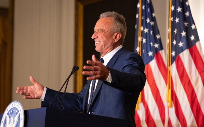 El candidato presidencial Robert F. Kennedy Jr. habla en la Biblioteca y Museo Presidencial Richard Nixon, en Yorba Linda, California, el 12 de junio de 2024. (John Fredricks/The Epoch Times)