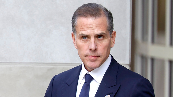 Hunter Biden, hijo del presidente Joe Biden sale del edificio federal J. Caleb Boggs en Wilmington, Delaware, el 3 de junio de 2024. (Anna Moneymaker/Getty Images)