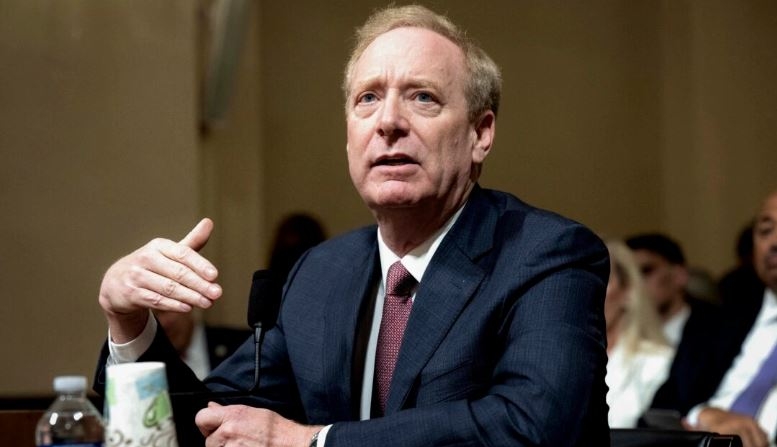 Brad Smith, vicepresidente y presidente de Microsoft, testifica sobre el trabajo de ciberseguridad de Microsoft durante una audiencia del Comité de Seguridad Nacional de la Cámara en el Capitolio en Washington el 13 de junio de 2024. (Saul Loeb/AFP vía Getty Images)