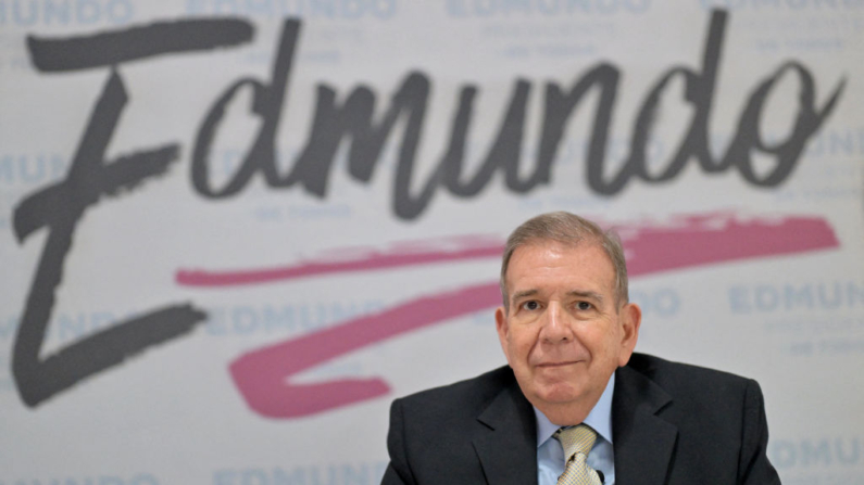 El candidato presidencial de la oposición venezolana por el partido Plataforma Unitaria Democrática, Edmundo González Urrutia, asiste a un acto con mujeres en Caracas (Venezuela) el 11 de junio de 2024.(Juan Barreto/AFP vía Getty Images)