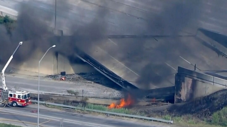 La sección colapsada de la I-95 con camiones de bomberos en la escena en Filadelfia el 11 de junio de 2023. (WPVI-TV/6ABC vía AP)