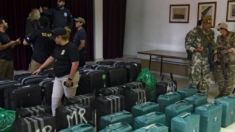 Agentes paraguayos decomisan dos avionetas con matrícula boliviana y 876 kilos de cocaína