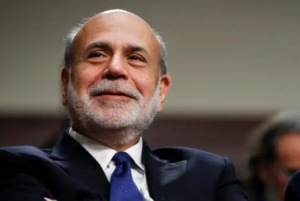 El expresidente de la Reserva Federal Ben Bernanke asiste a una ceremonia en la que se le otorga el Premio Paul H. Douglas a la Ética en el Gobierno, en el Capitolio en Washington, el 7 de noviembre de 2017. (Jacquelyn Martin/Foto AP)