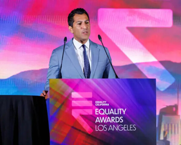 El presidente de la Asamblea de California, Robert Rivas, habla en el escenario de los Premios a la Igualdad de Los Ángeles en el Westin Bonaventure Rooftop, en Los Ángeles, el 14 de octubre de 2023. (Rich Polk/Getty Images for Equality California)