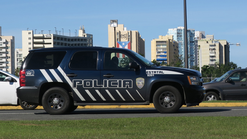 Imagen de archivo de una vista de una patrulla de policía en San Juan, Puerto Rico. (Jorge Muñiz/EFE)