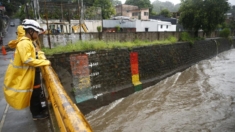 Al menos 11 fallecidos y más de 800 albergados por intensas lluvias en El Salvador
