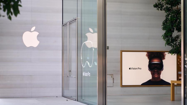 Fotografía de archivo del logotipo de Apple en los Ángeles, California, Estados Unidos, 21 de marzo de 2024. EFE/EPA/Allison