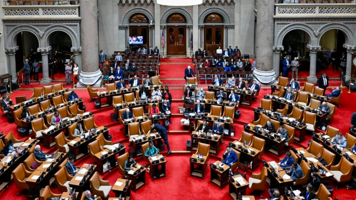 La Cámara de la Asamblea del Estado de Nueva York durante una sesión legislativa en Albany, Nueva York, el 16 de enero de 2024. (Hans Pennink/AP)