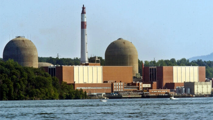 La central nuclear de Indian Point, situada en la orilla oriental del río Hudson, a unas 36 millas al norte de Manhattan, había suministrado hasta una cuarta parte de las necesidades eléctricas de la ciudad de Nueva York antes de cesar su actividad en 2021. (Stephen Chernin/Getty Images)