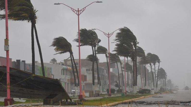 A mediodía del miércoles la tormenta tropical se encontraba a 240 kilómetros (km) de Veracruz y a 290 km de Tamaulipas y registraba vientos de hasta 85 km por hora. Imagen de archivo. EFE/ Ángel Hernández