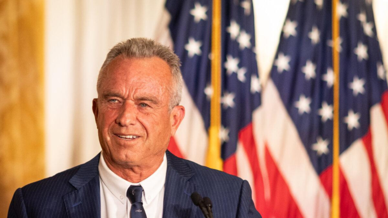 El candidato presidencial Robert F. Kennedy Jr. habla en la Biblioteca Nixon en Yorba Linda, California, el 12 de junio de 2024. (John Fredricks/The Epoch Times)
